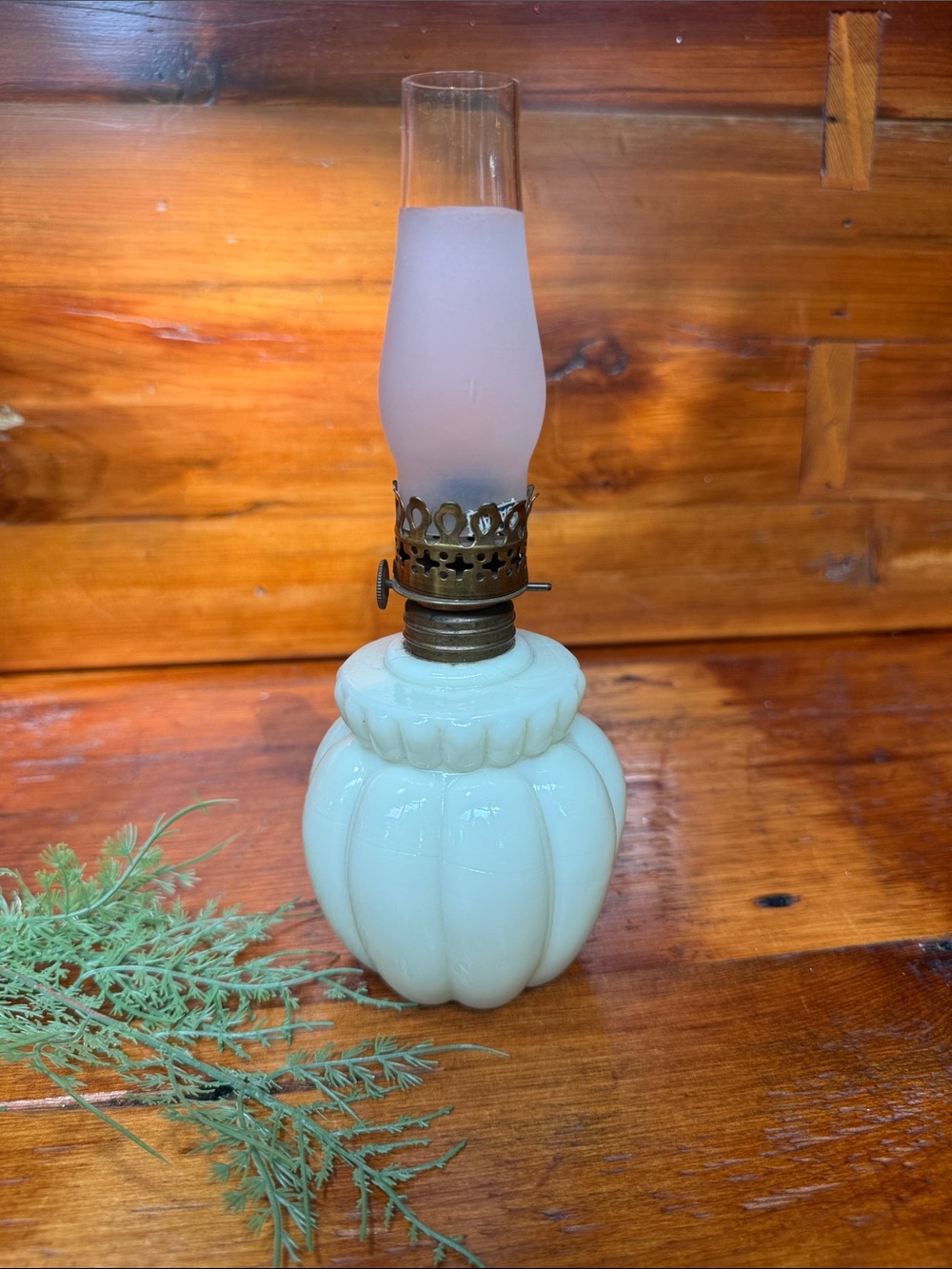 🌿Rare Antique (Glows) “Custard Glass”
Oil Lamp with Brass Accents